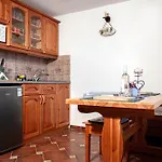 Zoltan Borhaza تيهاني